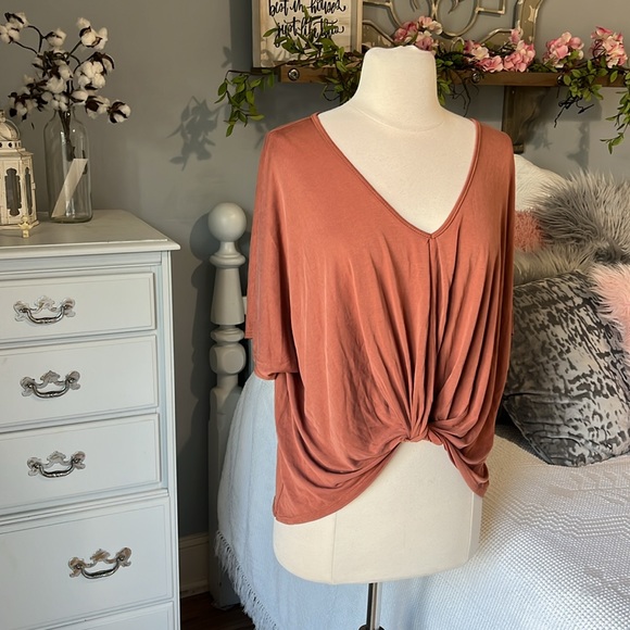 B Original Boutique Top Brown Scoop Neck Short Sleeve Womens Small - Picture 2 of 5